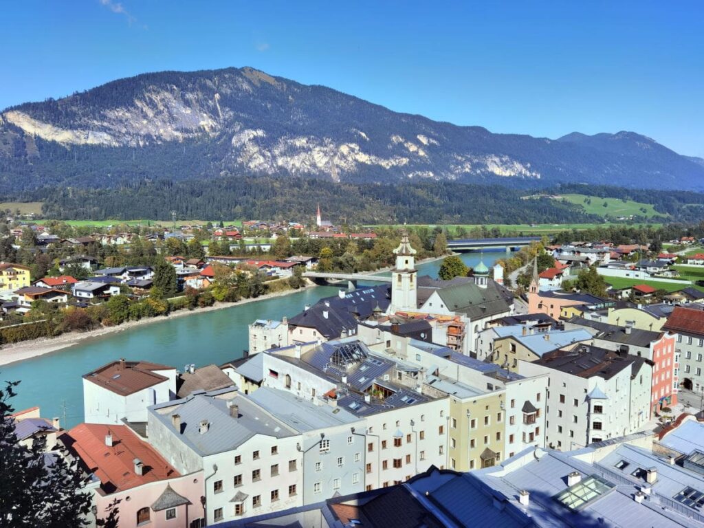 Bester Aussichtspunkt mit Blick auf Rattenberg in Tirol? Von der ehemaligen Burg!