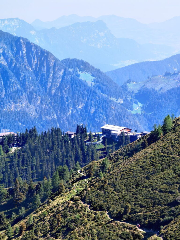 Von der Wiedersbergerhornbahn führt der Panoramaweg um den Gipfel herum